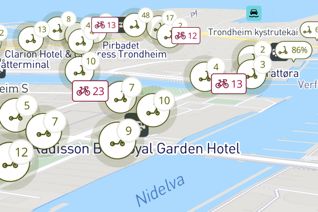 Skjermbilde fra AtB-appen og kart som viser posisjon til elsparkesykler
