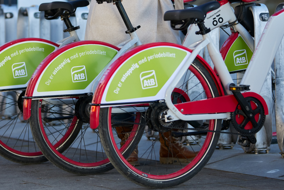 Bakhjul på bysykkel med AtB-profil