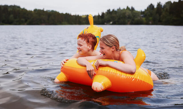 Sommer Ungdommer ved vanne